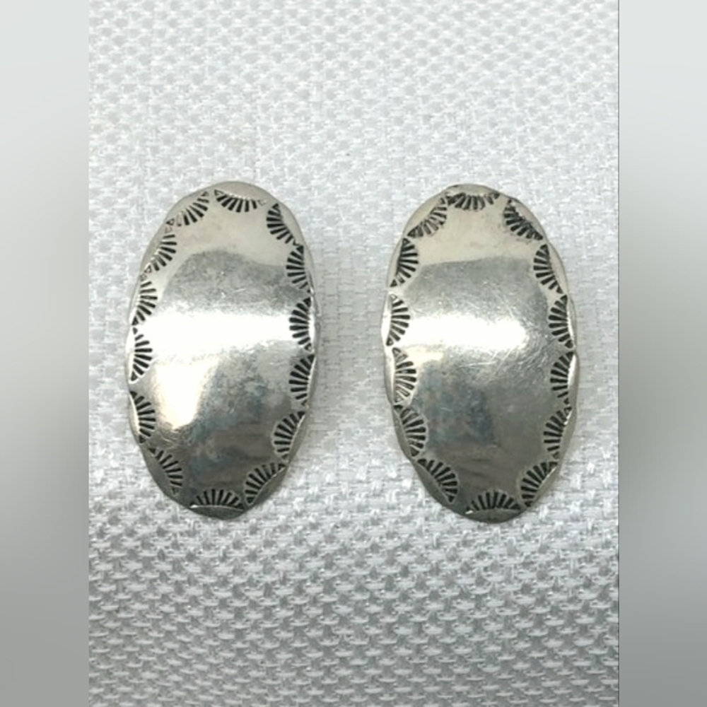 DELLA & PRESLEY CURLEY Navajo Concho Scalloped Earrings 925 Sterling Silver